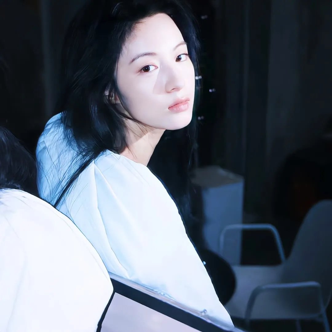 月亮中的亚马逊女人